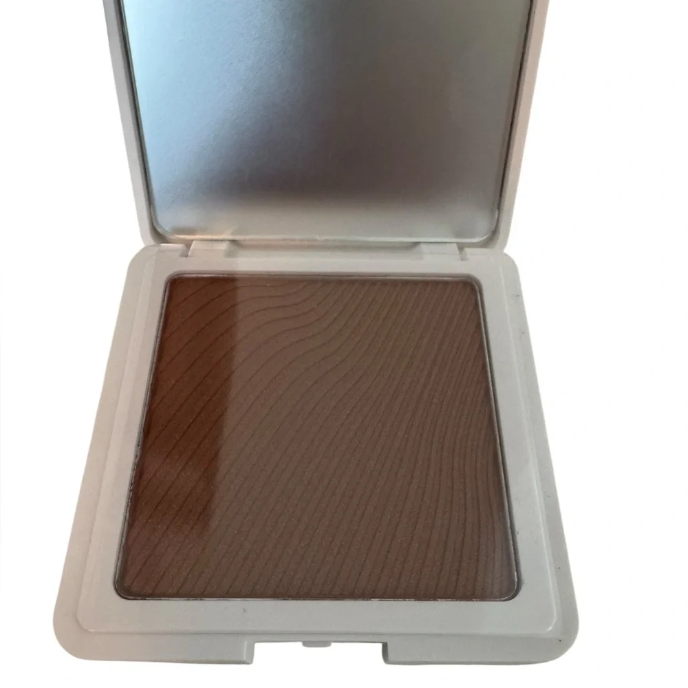 YC Collection Luminous Bronzing Powder in Shade Provider